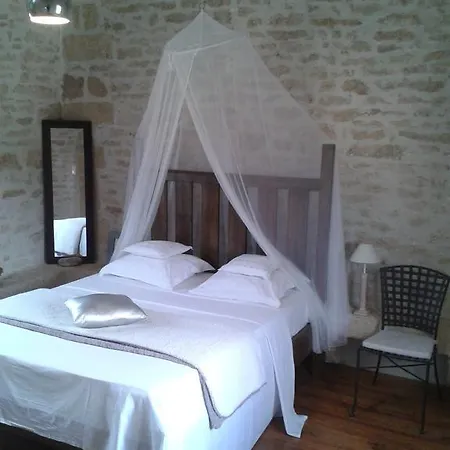 Guesthouse De Cambis B&B Remoulins Room photo