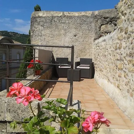 Guesthouse De Cambis B&B Remoulins Room photo